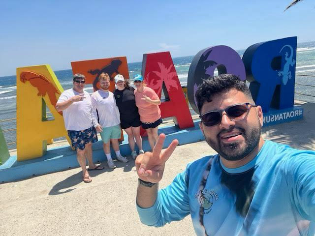 Roatán City Tour with Chocolate & Rum Tasting + West Bay Beach Day Pass